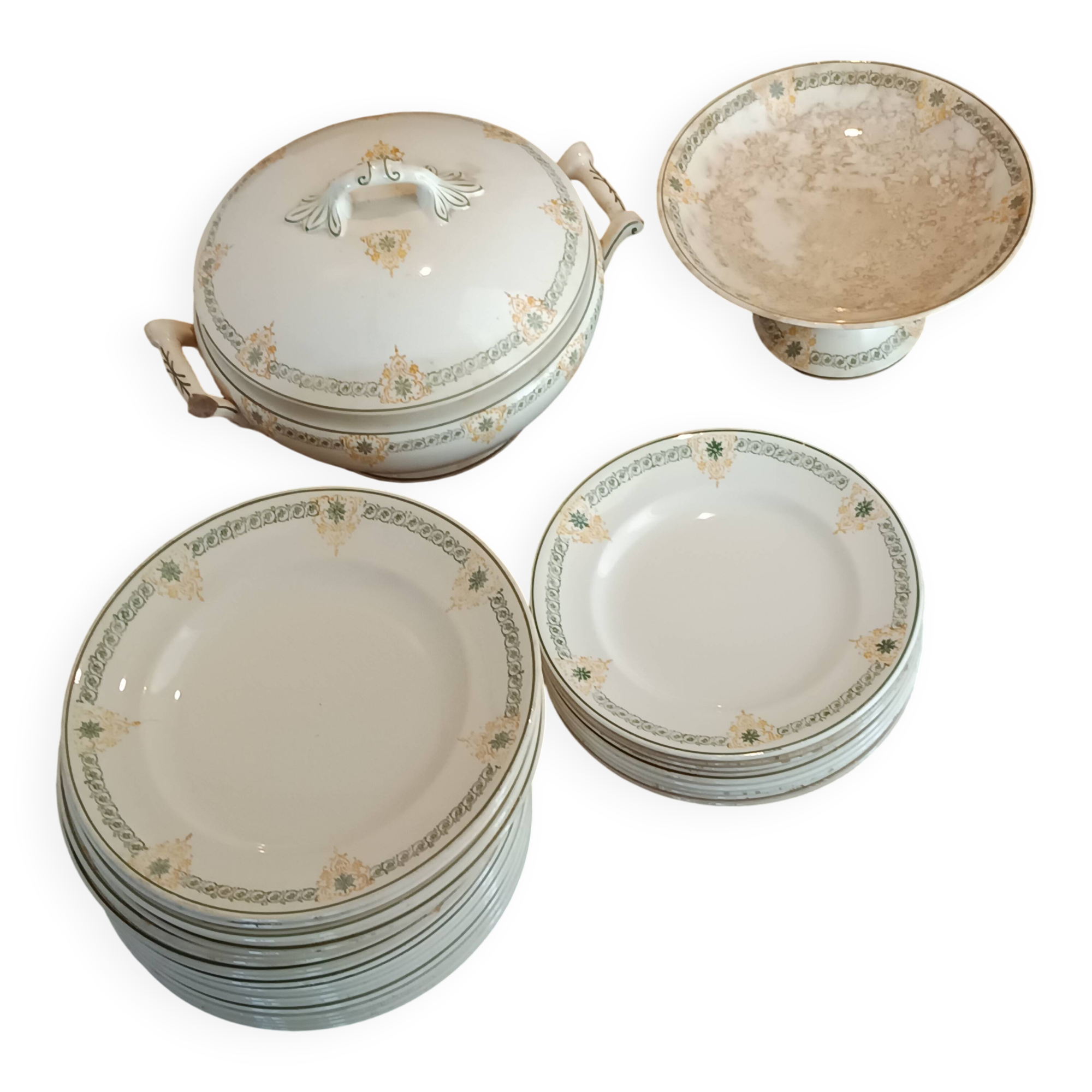 Longwy earthenware dinner service, Longpré pattern, 1895