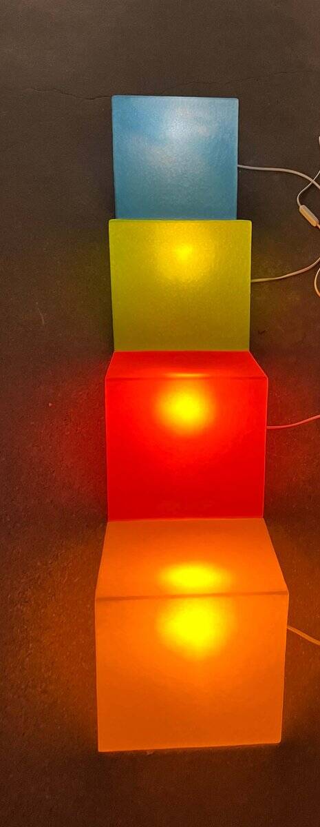 Lampe de sol ou de table en forme de prisme vert postmoderne de Heico, années 1980.