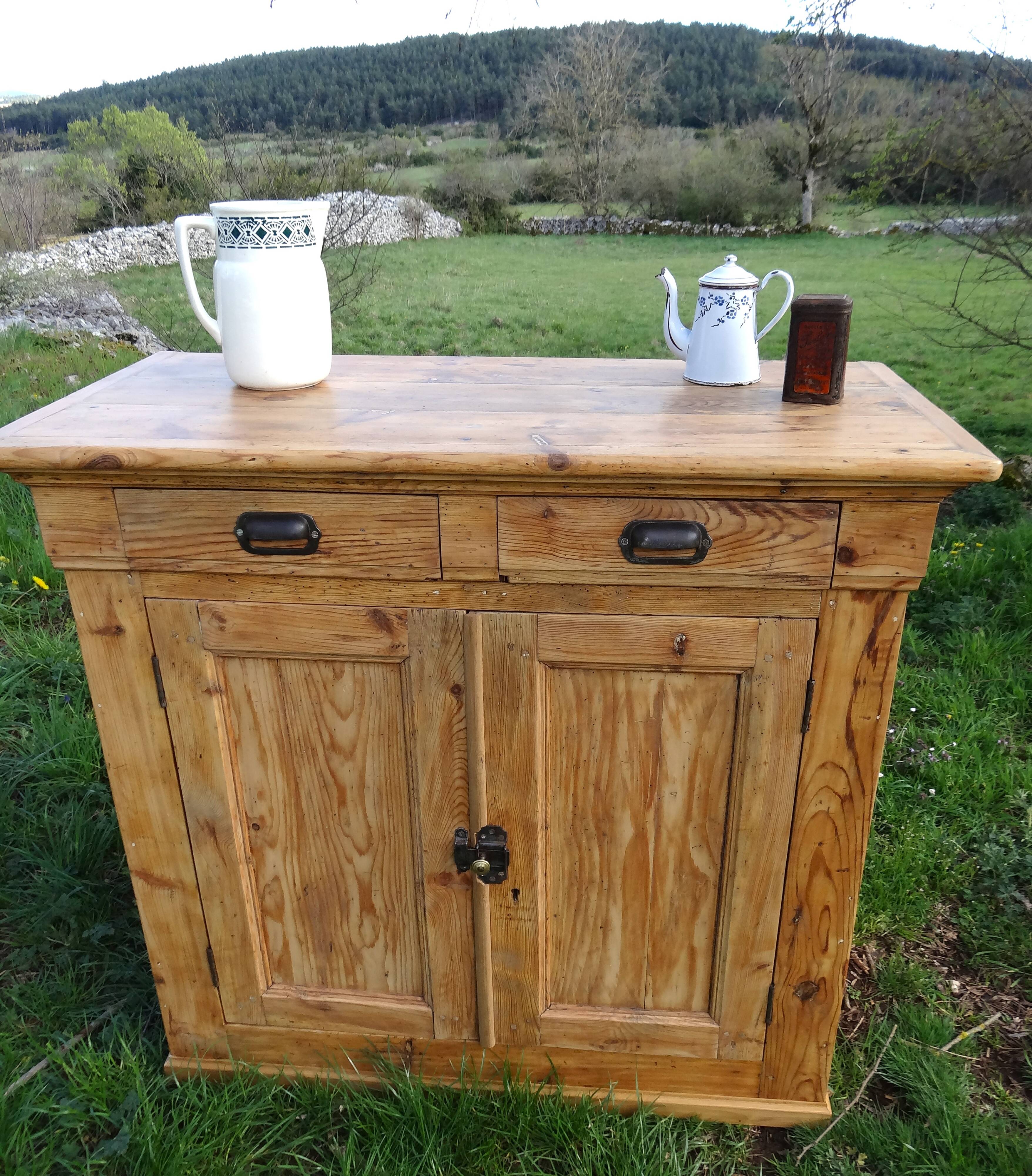 Buffet ancien style campagne