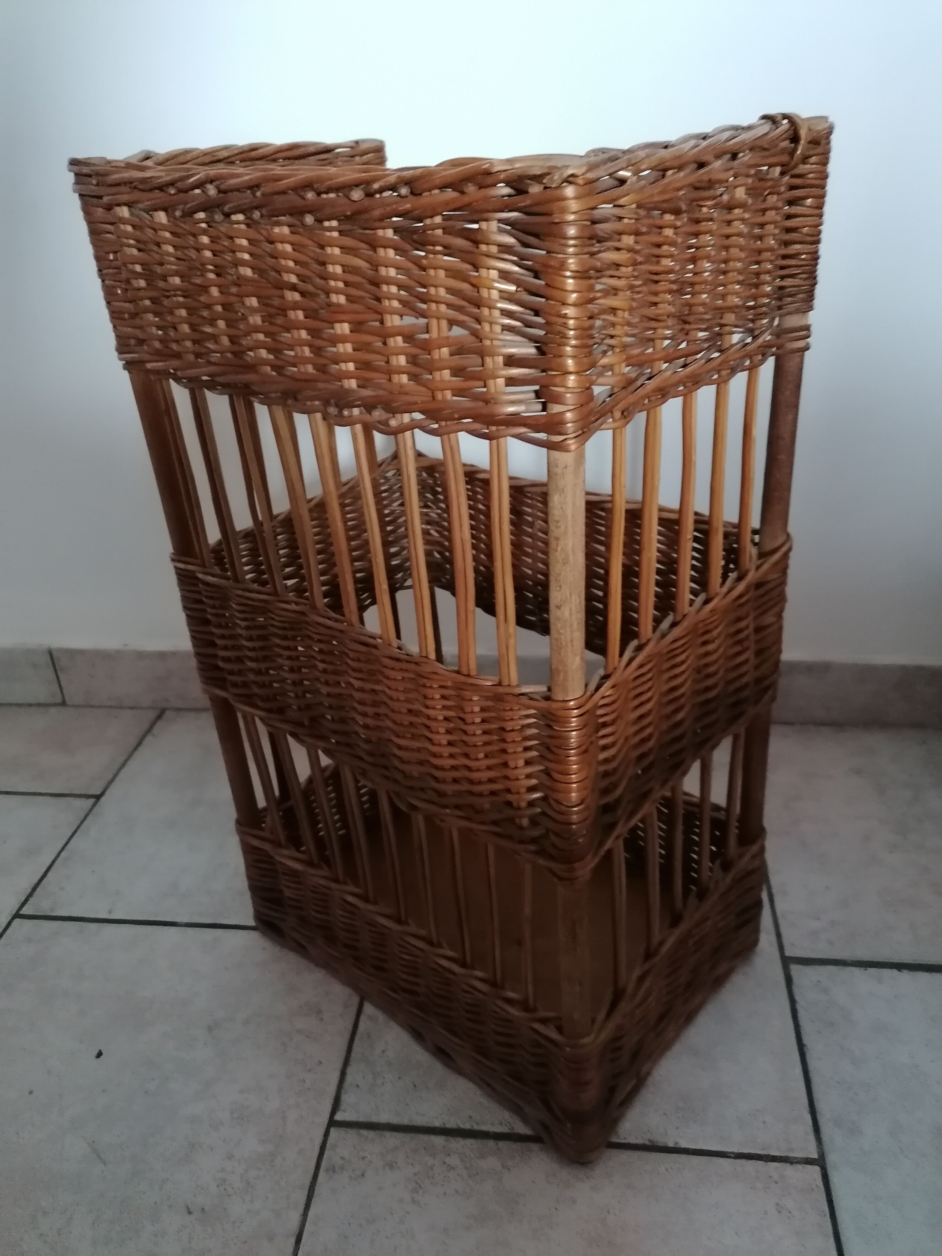 Basket display hutch to rattan bread wicker bakery baker trade