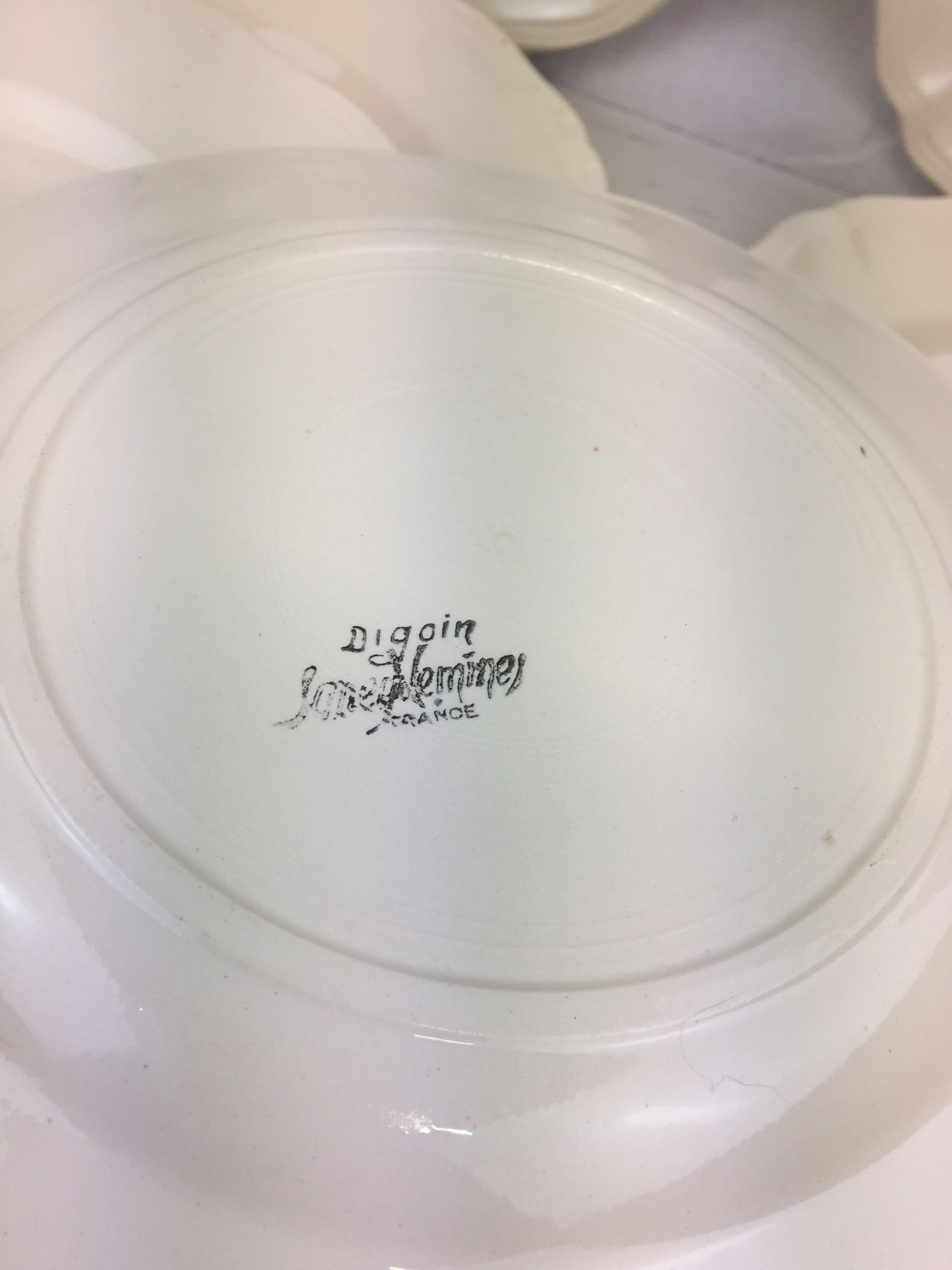 8 flat plates, color Ivory made in france Digoin Sarreguemines