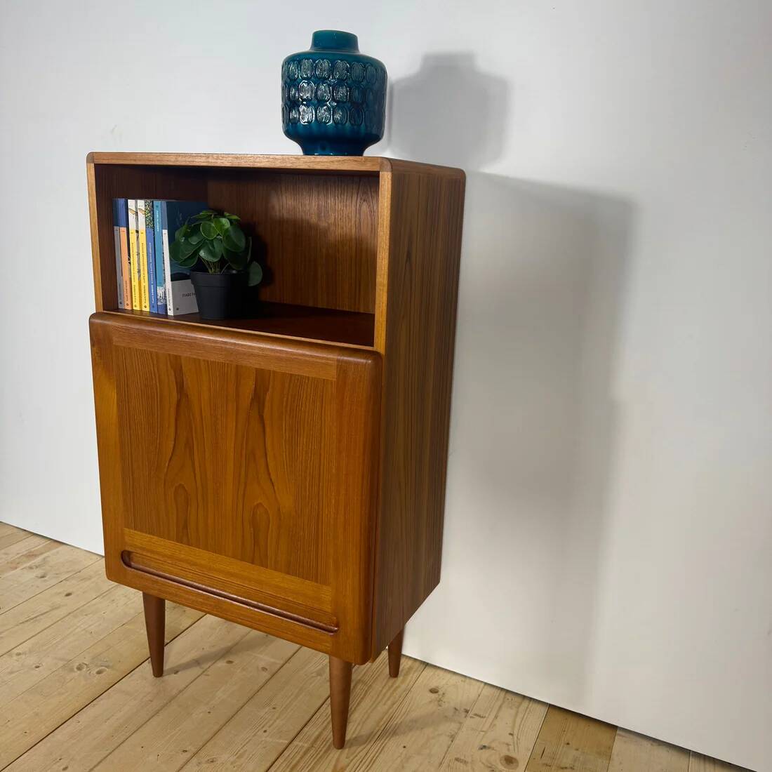 Small teak cabinet by Dyrlund – Danish mid-century design, 1960s