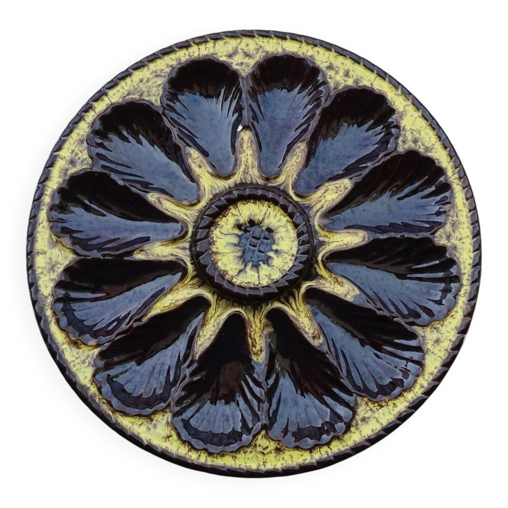 Assiette à huîtres vintage en faïence de Vallauris, signée Marius Giuge.