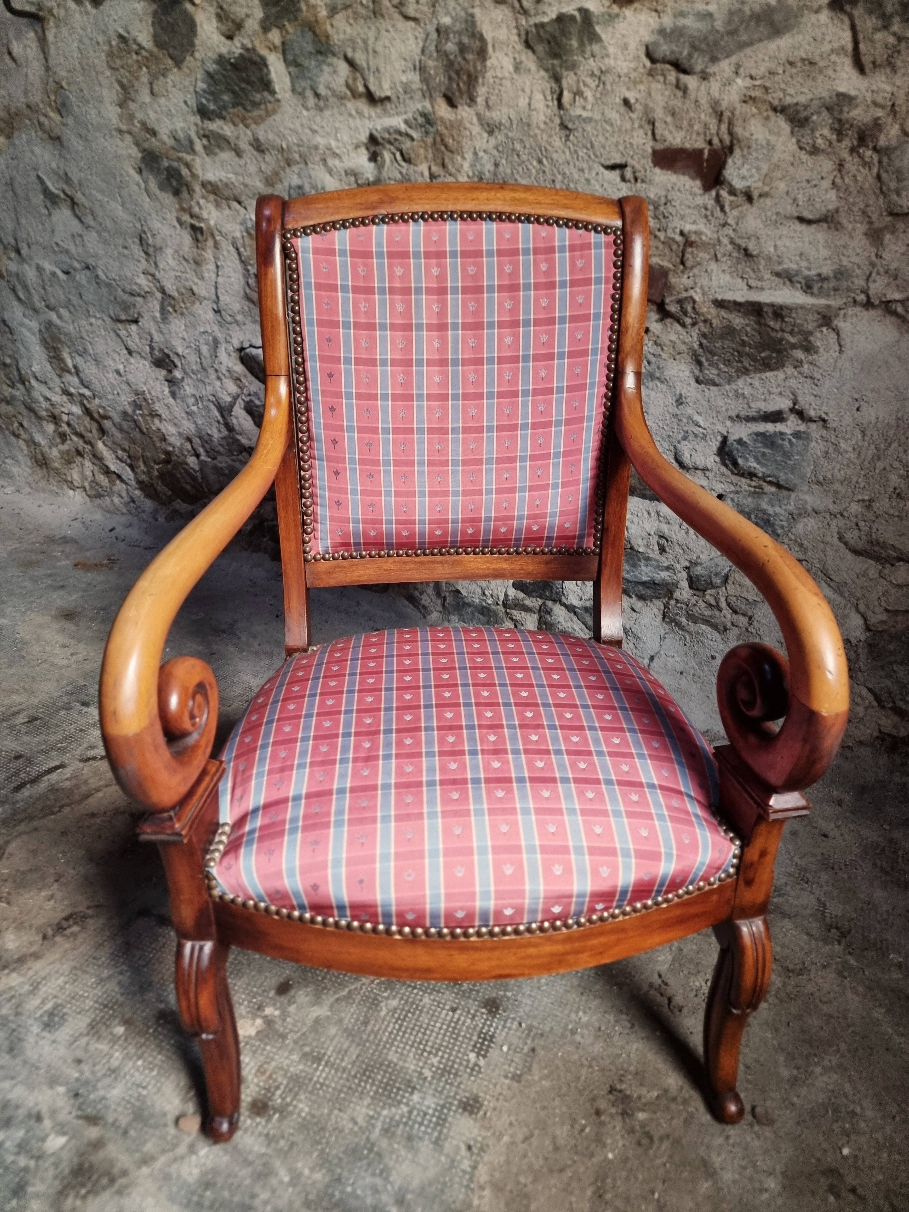 Paire de fauteuils français en noyer – style Restauration – années 1950