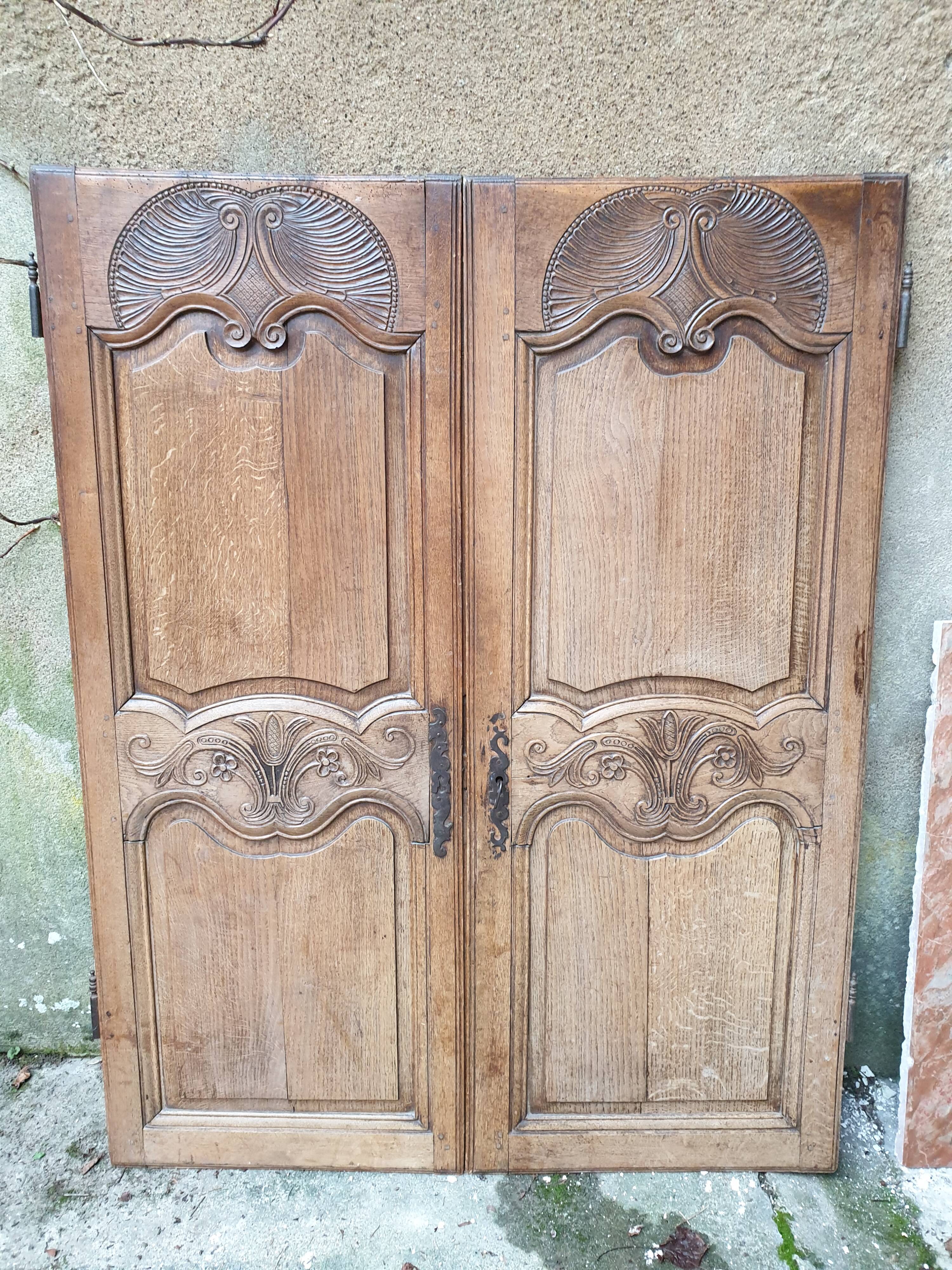 Double portes anciennes de placard