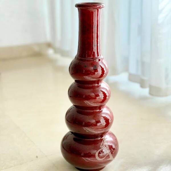 Artisanal sculptural vase Tighri bordeaux