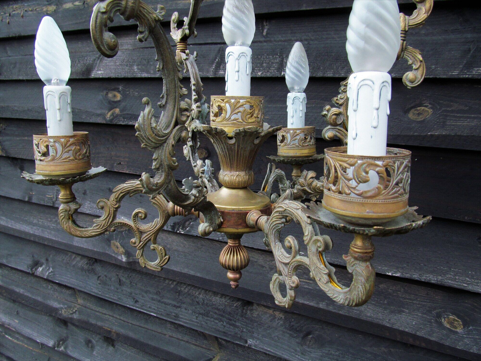 Italian Vintage patinated bronze chandelier with 4 lights with a beautiful wow patina