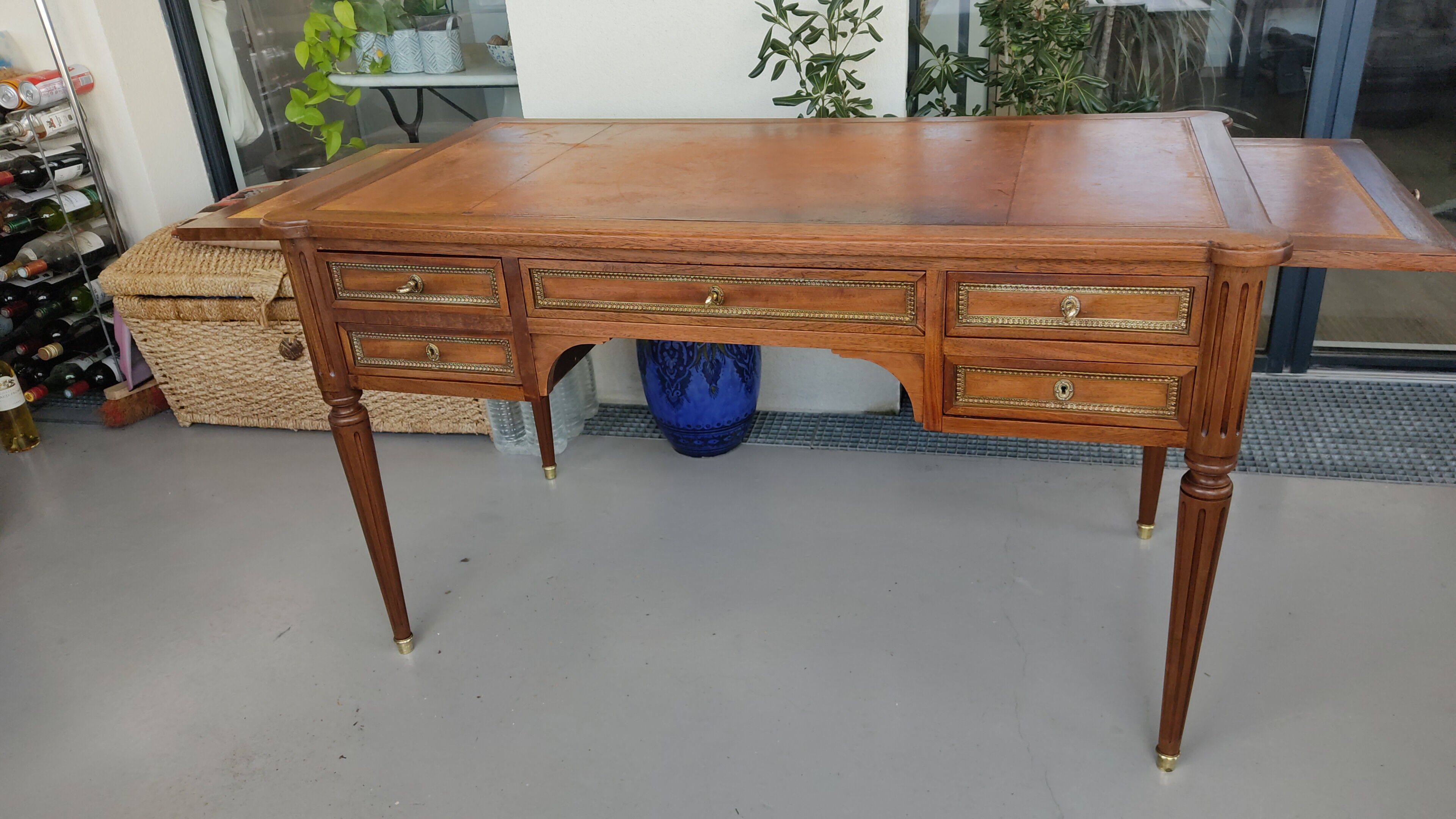 Bureau en bois avec tirettes