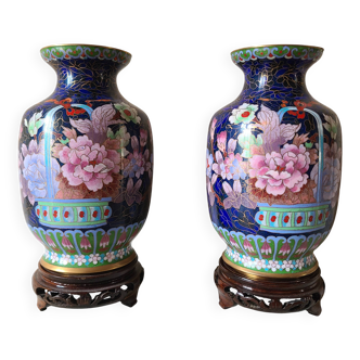 Paire de vases chinois en émail cloisonné + socles