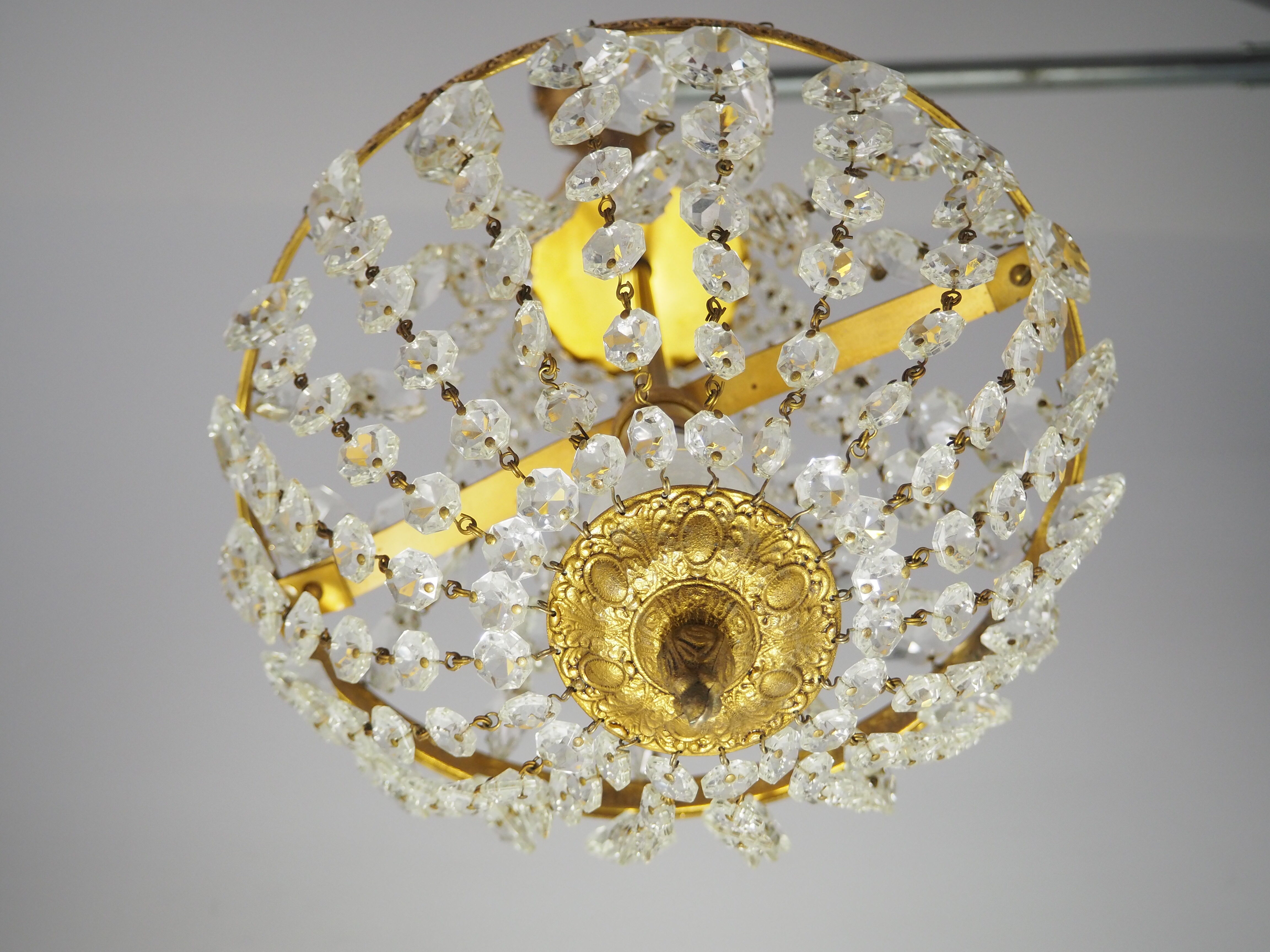 Balloon chandelier with glasses and bronze pampilles