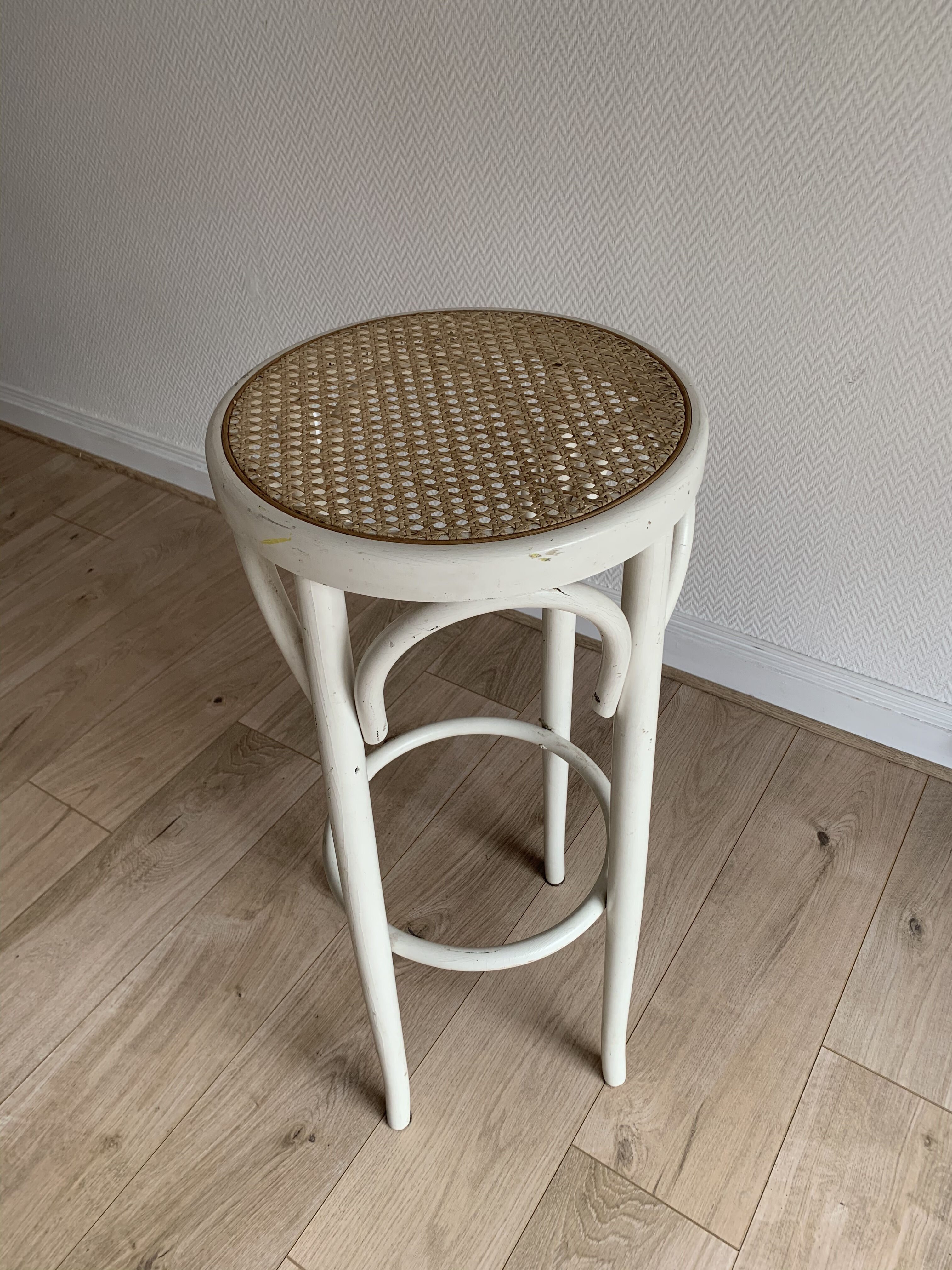 Paire de tabourets bistrot vintage canné blanc