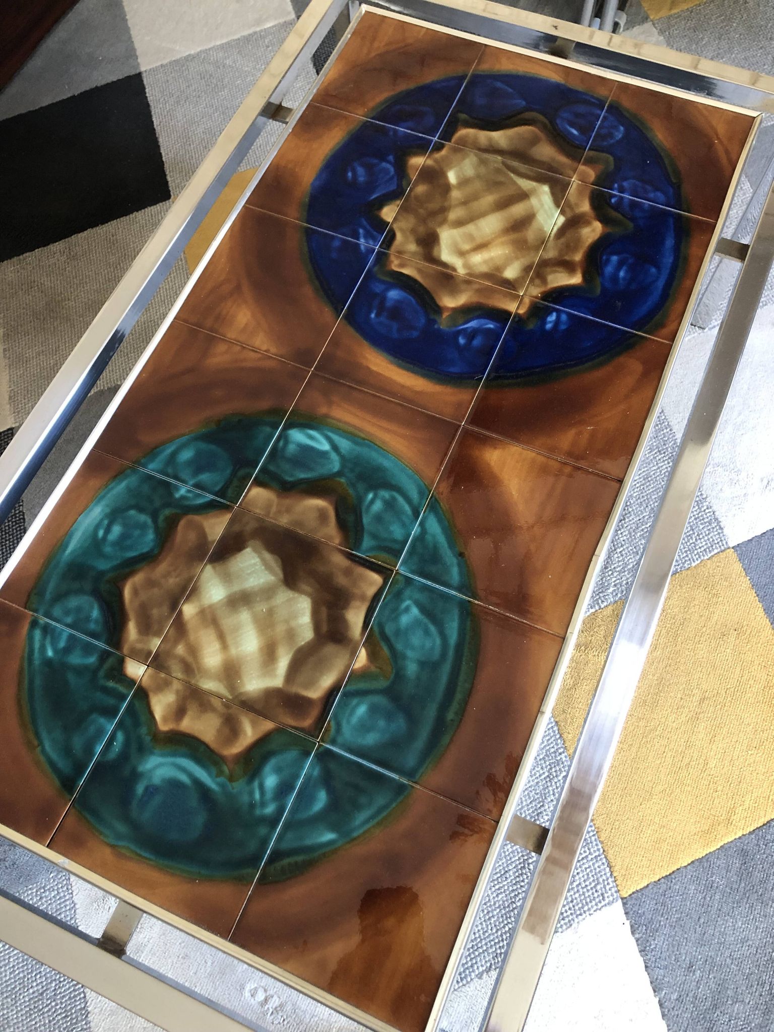 Table basse Designeuse Italienne Juliette Belarti céramique émaillée pieds