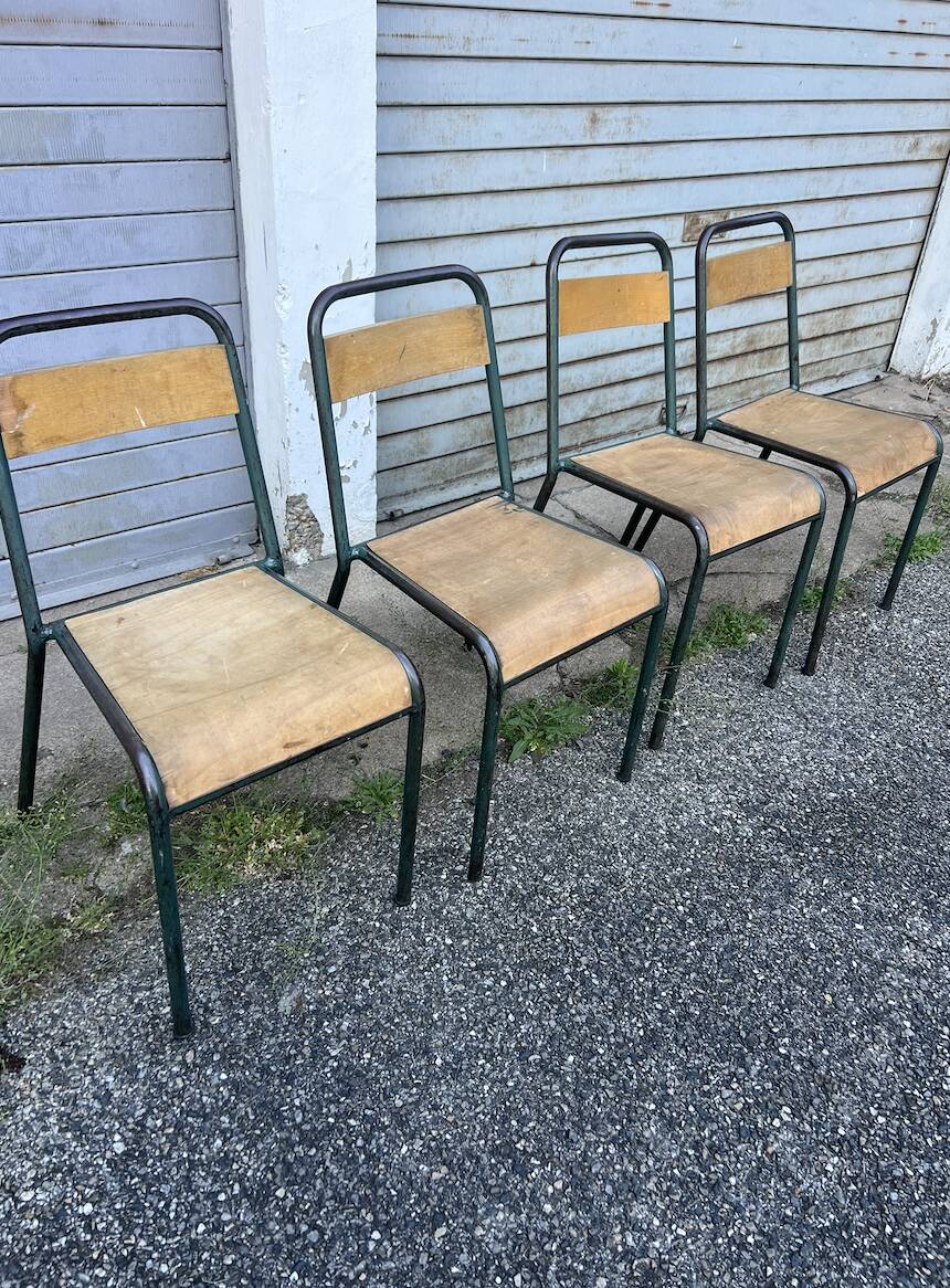 (Lot) 26 old school/bistro chairs Stella