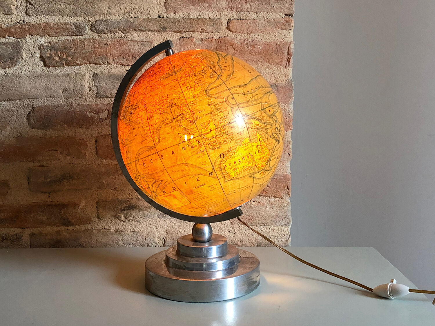 Globe lamp stamped