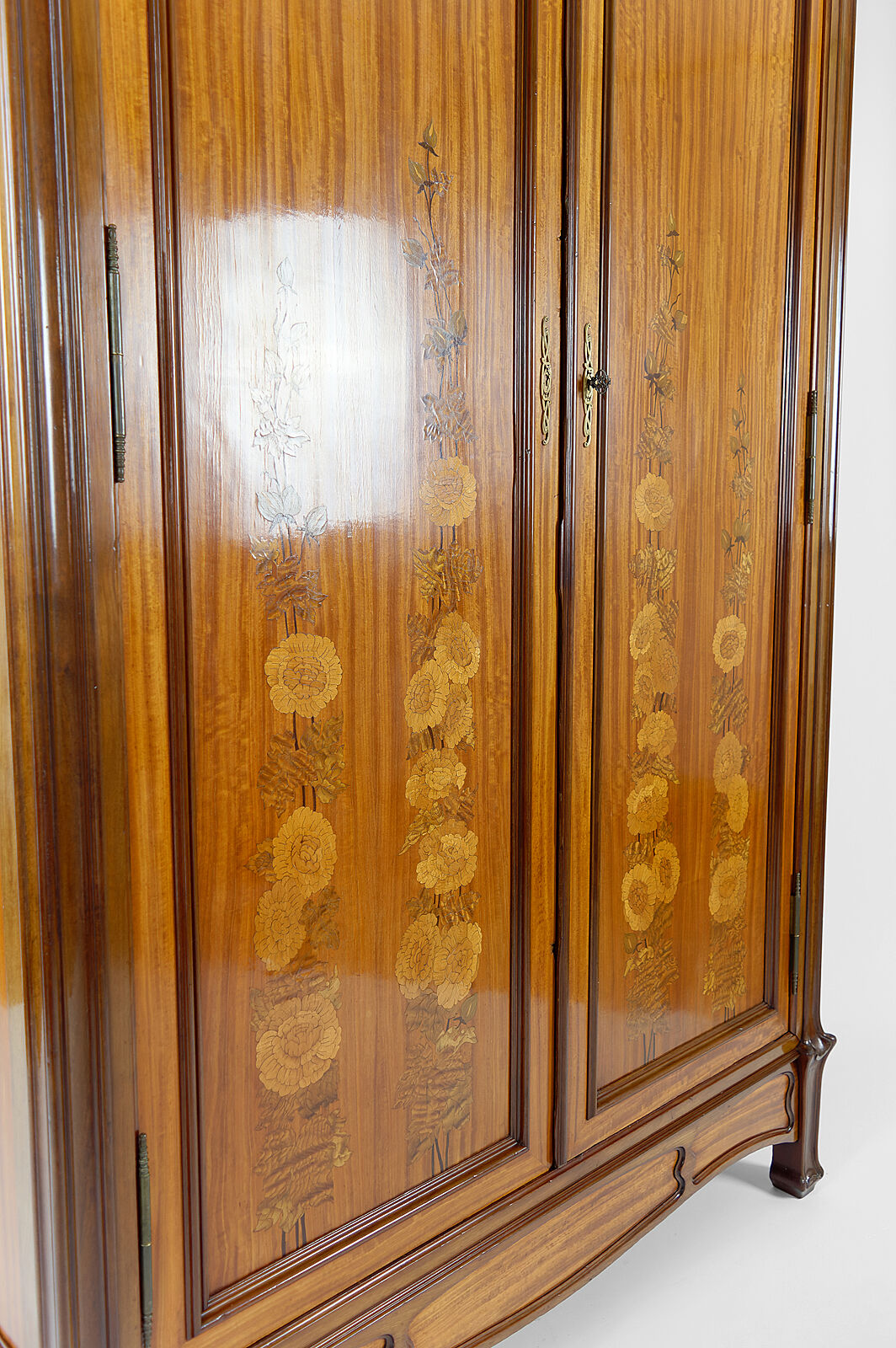 Mahogany inlaid Art Nouveau cabinet, France, circa 1900