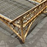 Lit en rotin des années 1960 avec son sommier métal.