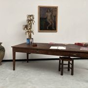 Grande table écritoire des années 40 en chêne massif