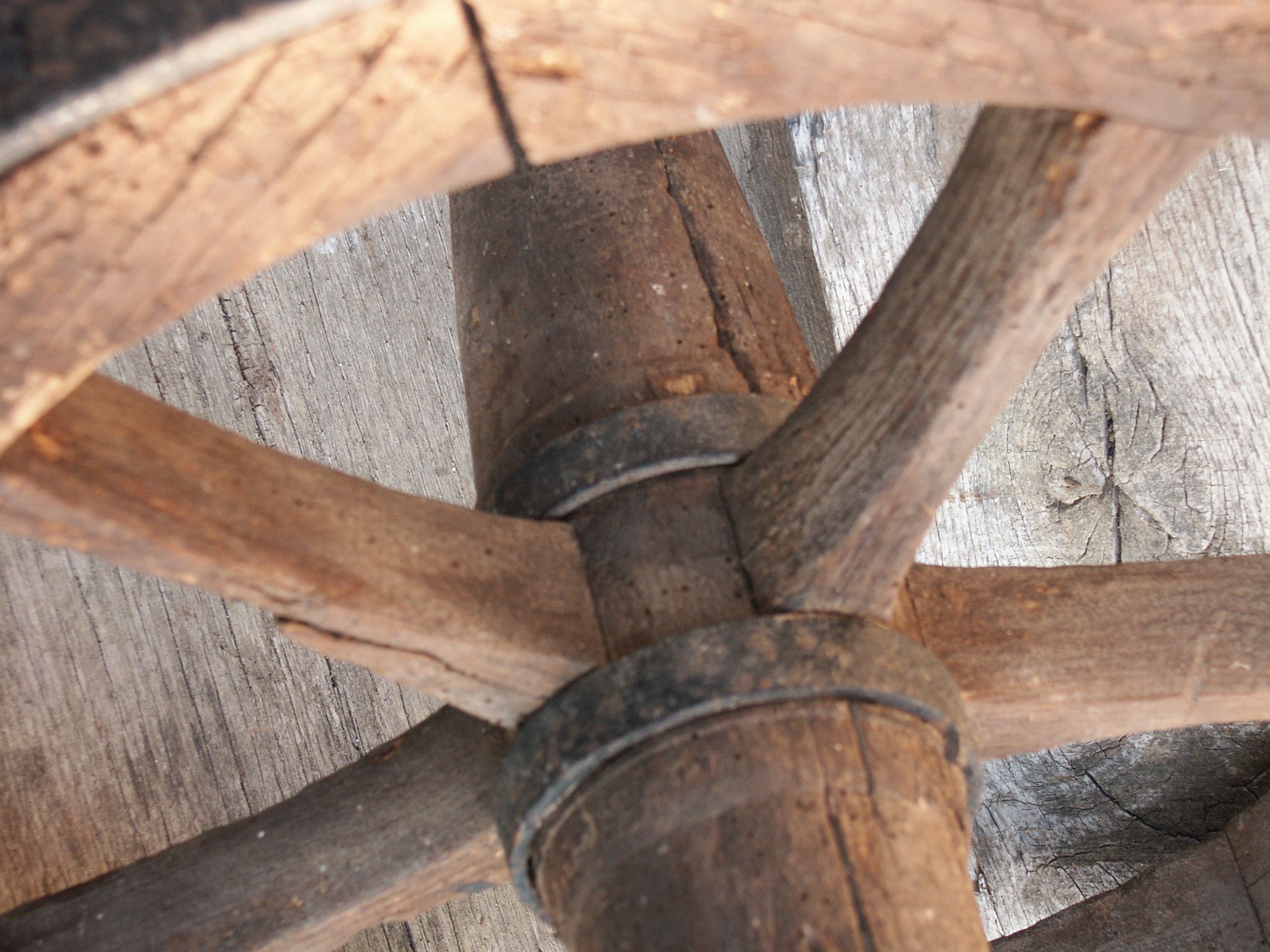 Roue de brouette ancienne