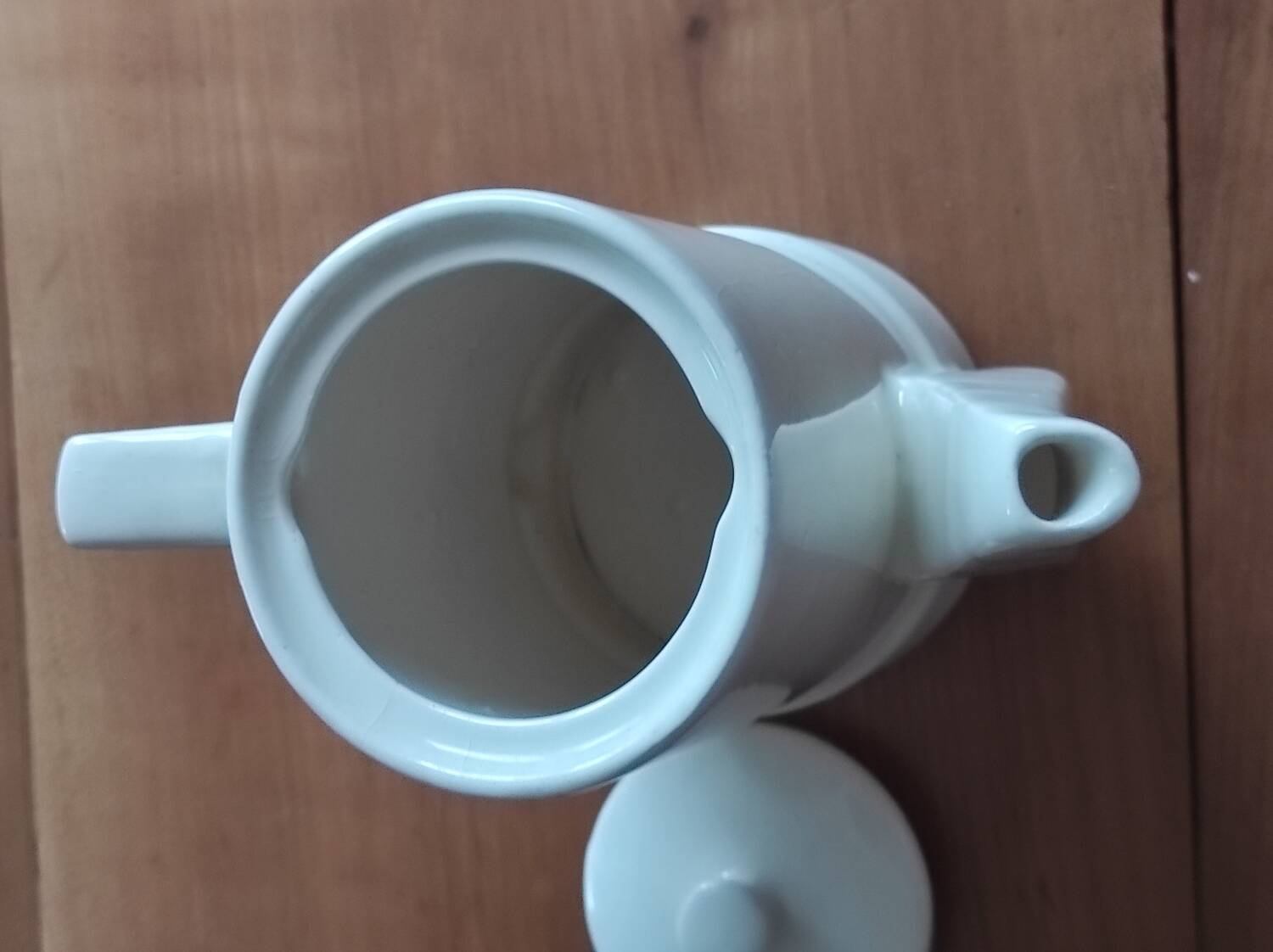 Small coffee maker with floral decoration