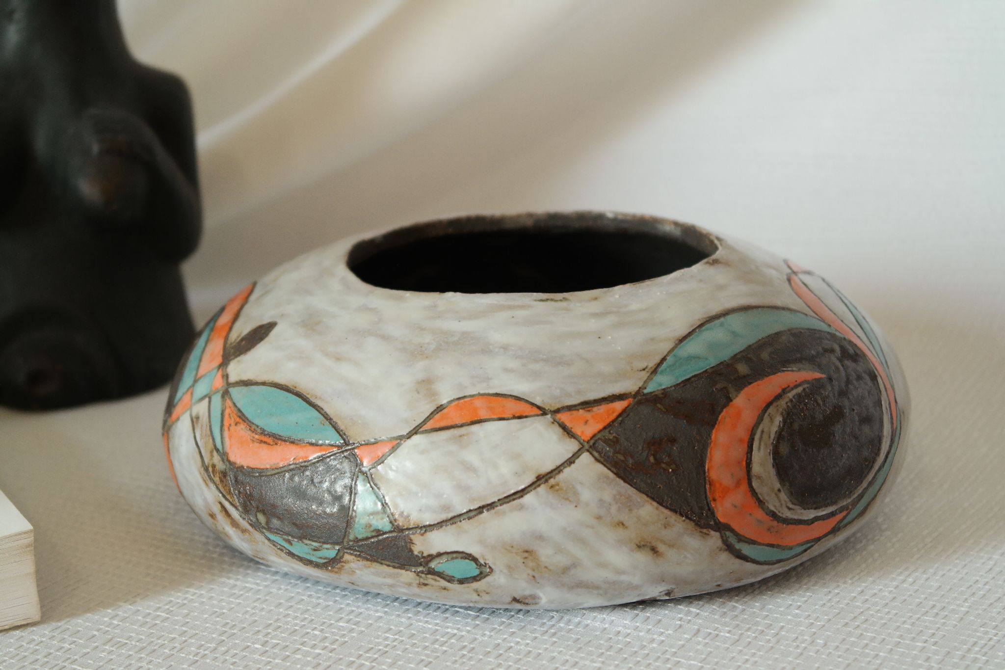 Vase boule Raku moderniste effet glaçure signé