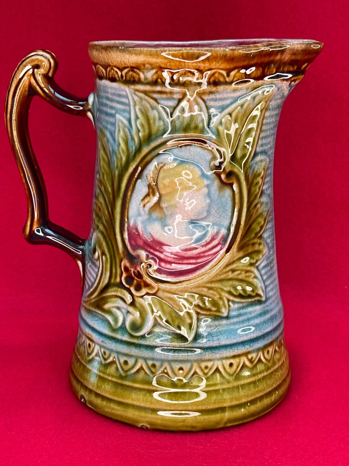 Pichet Art Nouveau en barbotine belge Wasmuel, XIXe siècle