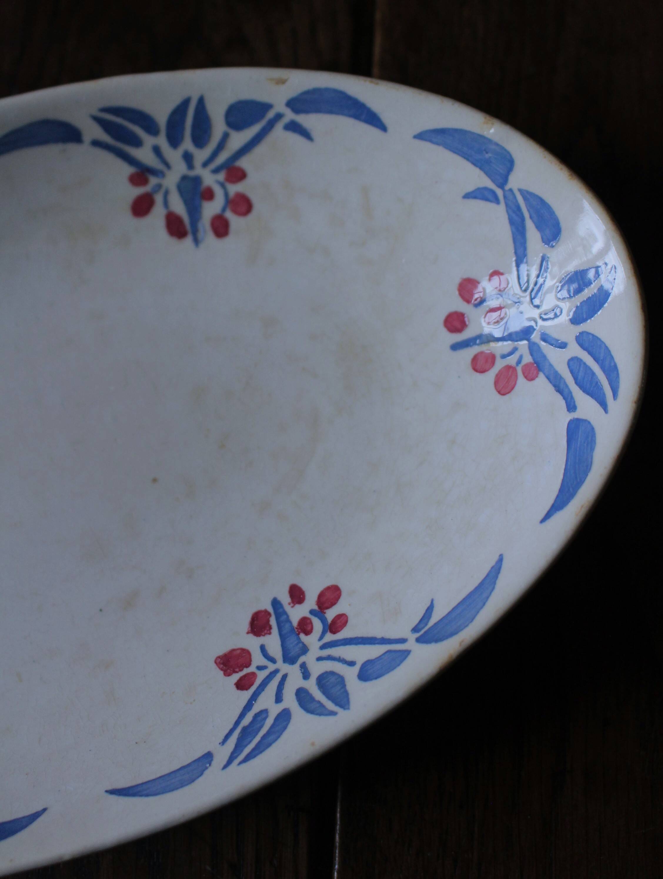 Red and blue Art Deco plate Clotilde HBCM