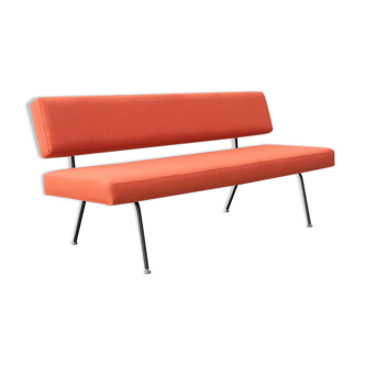 Canapé modèle 32 conçu par Florence Knoll pour Knoll International