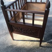 Lit enfant provençal en bois sculpté