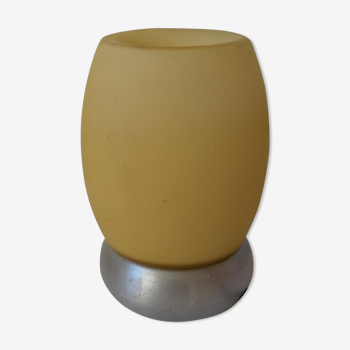Lampe de forme ovoïde jaune translucide