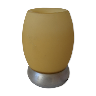 Lampe de forme ovoïde jaune translucide