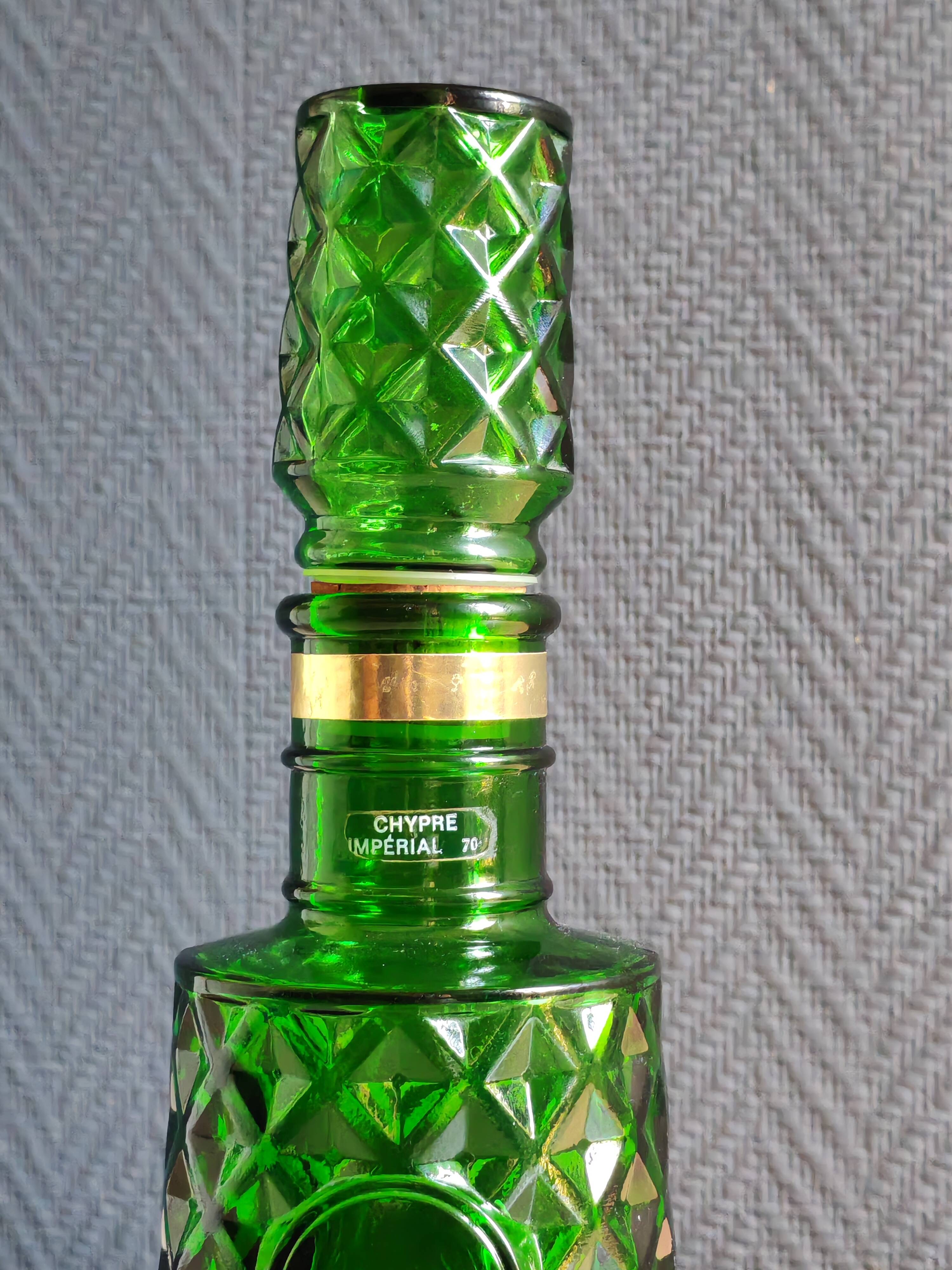Carafe à whisky vintage en verre vert moulé pointe de diamant