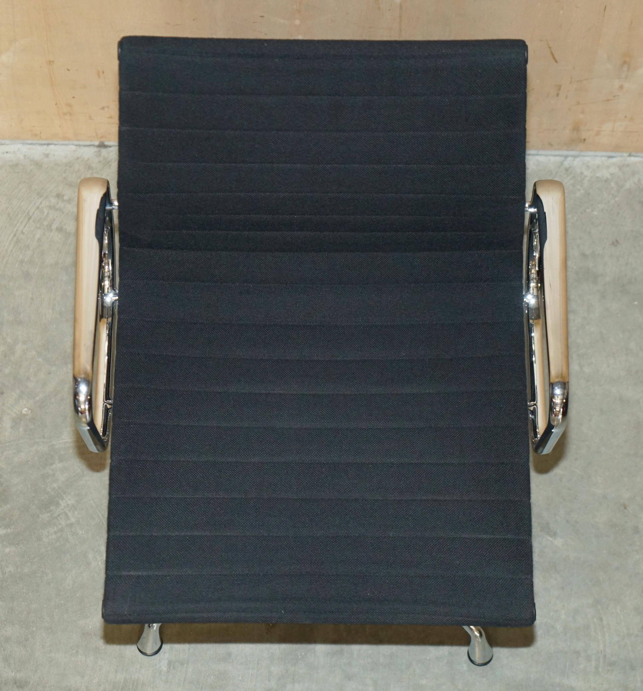 Charles & Ray Eames Vitra EA108 Hopsak swivel office chair