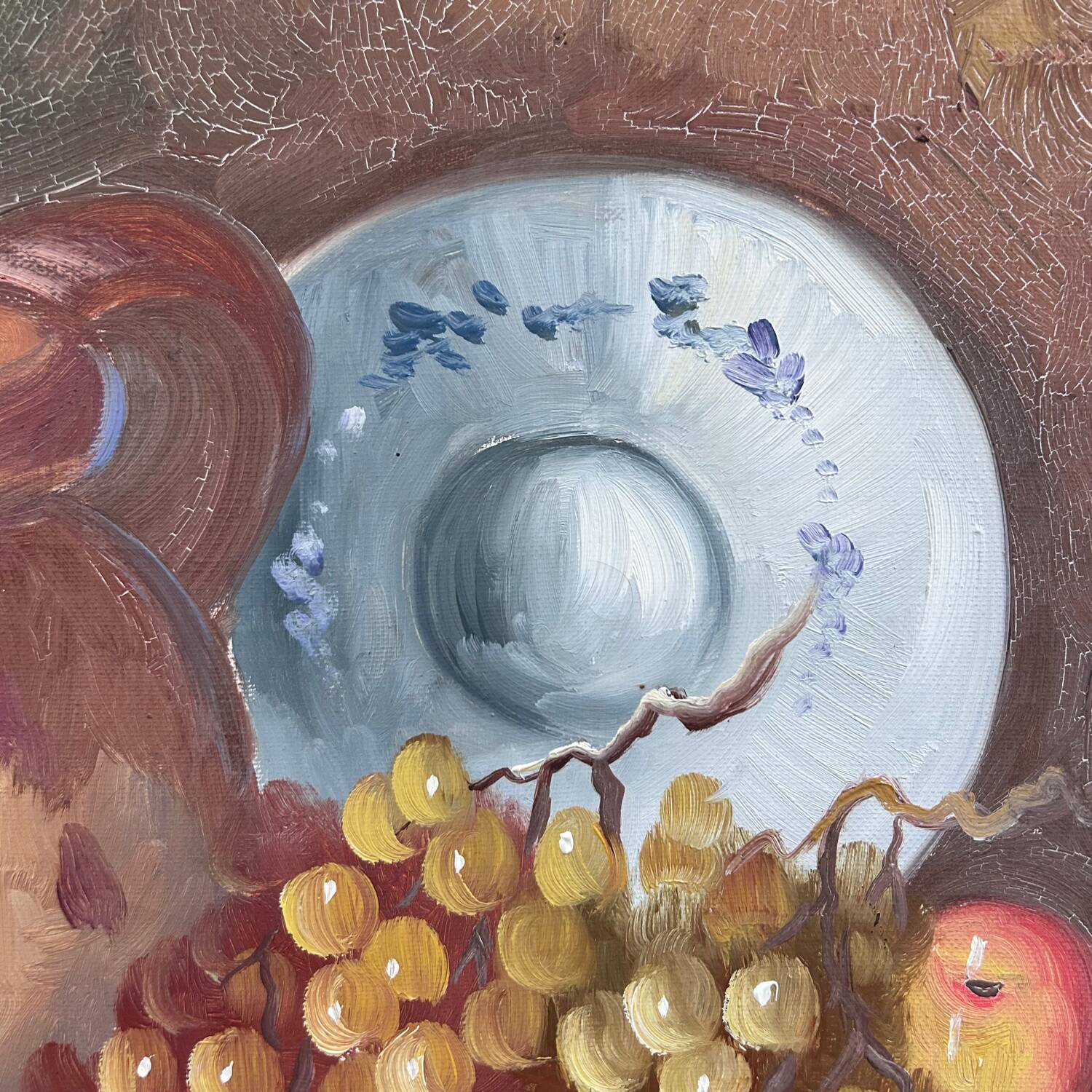 Flat board and grapes