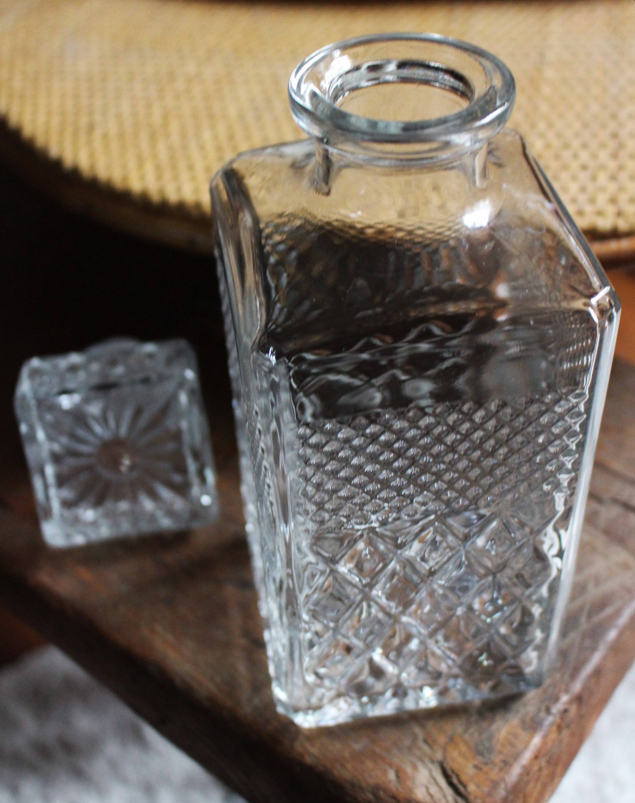 Crystal whiskey decanter square stopper
