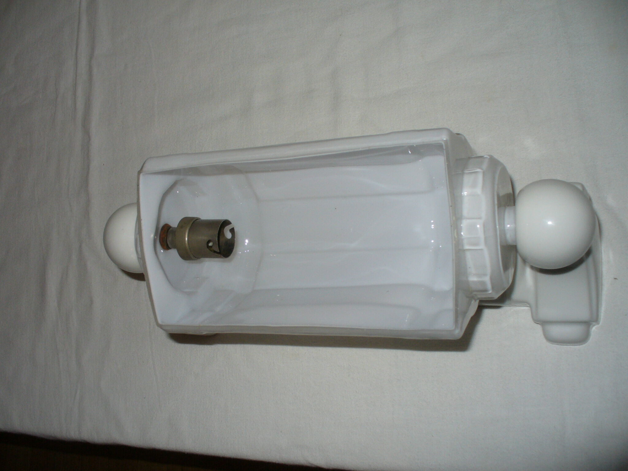 Applies art deco of the 30s