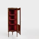 Vitrine d'angle de style Louis XV avec vitre cintrée, vers 1950