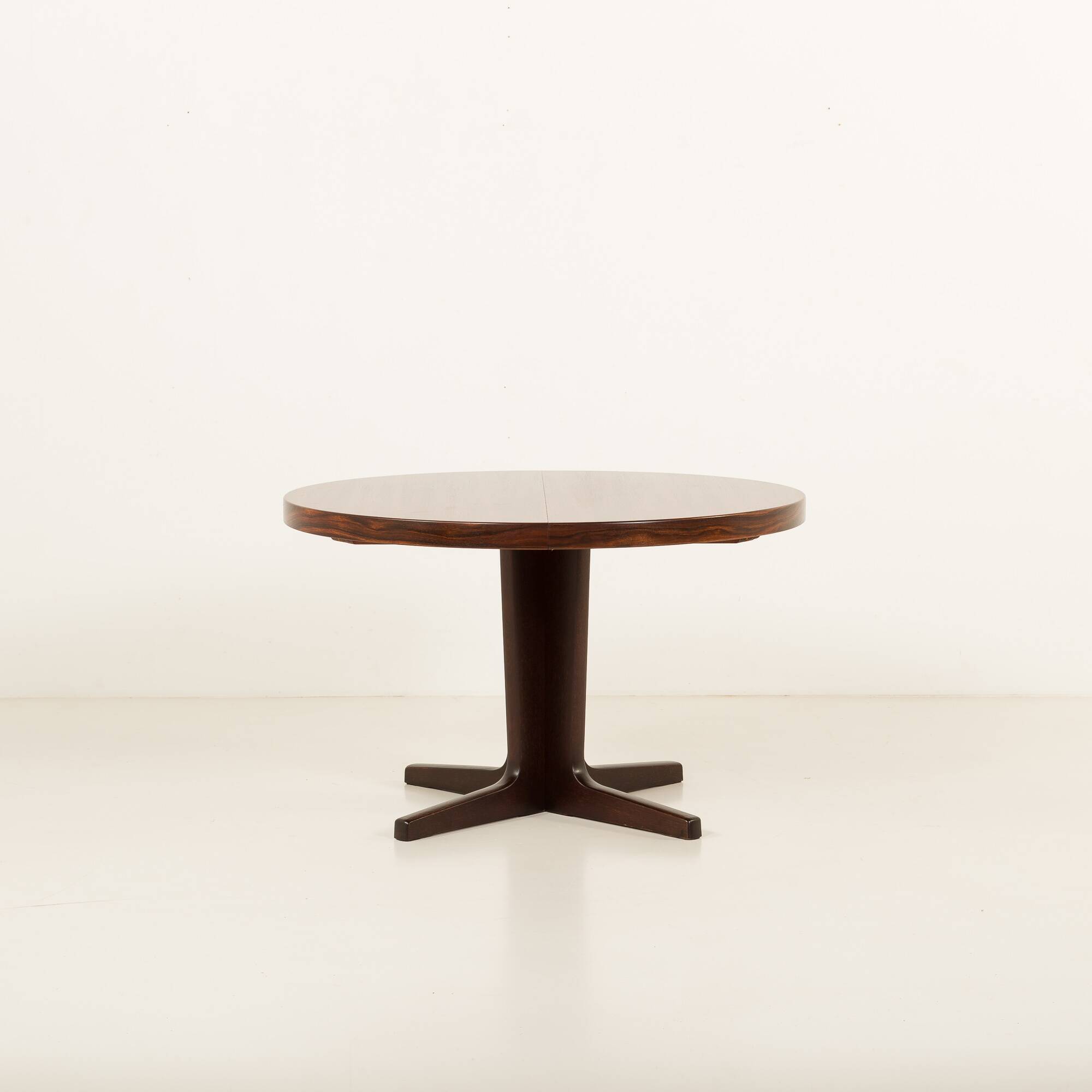 Danish Rosewood pedestal extension table attr. to Gudme Mobelfabrik, 1970s