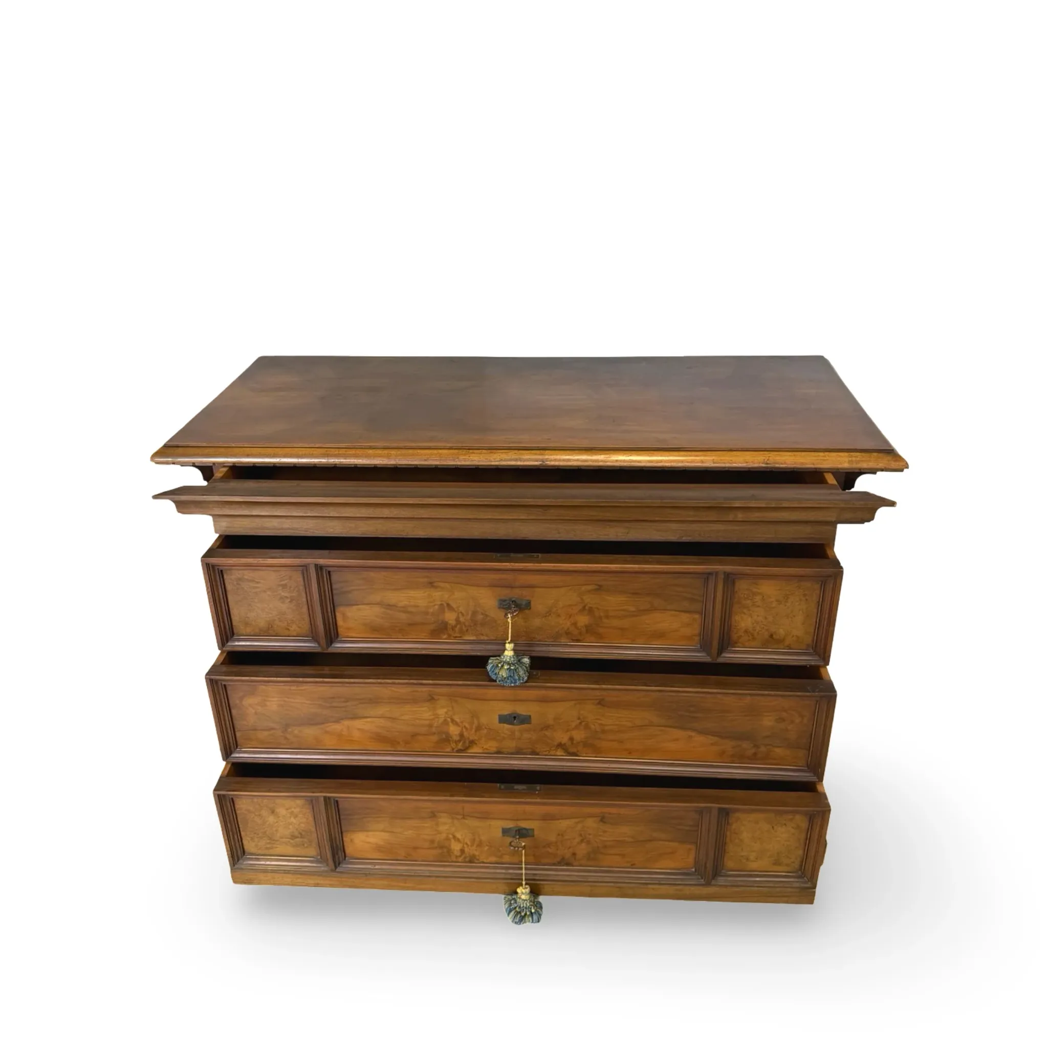 Elegant antique Italian chest of drawers, dating from the 20th century