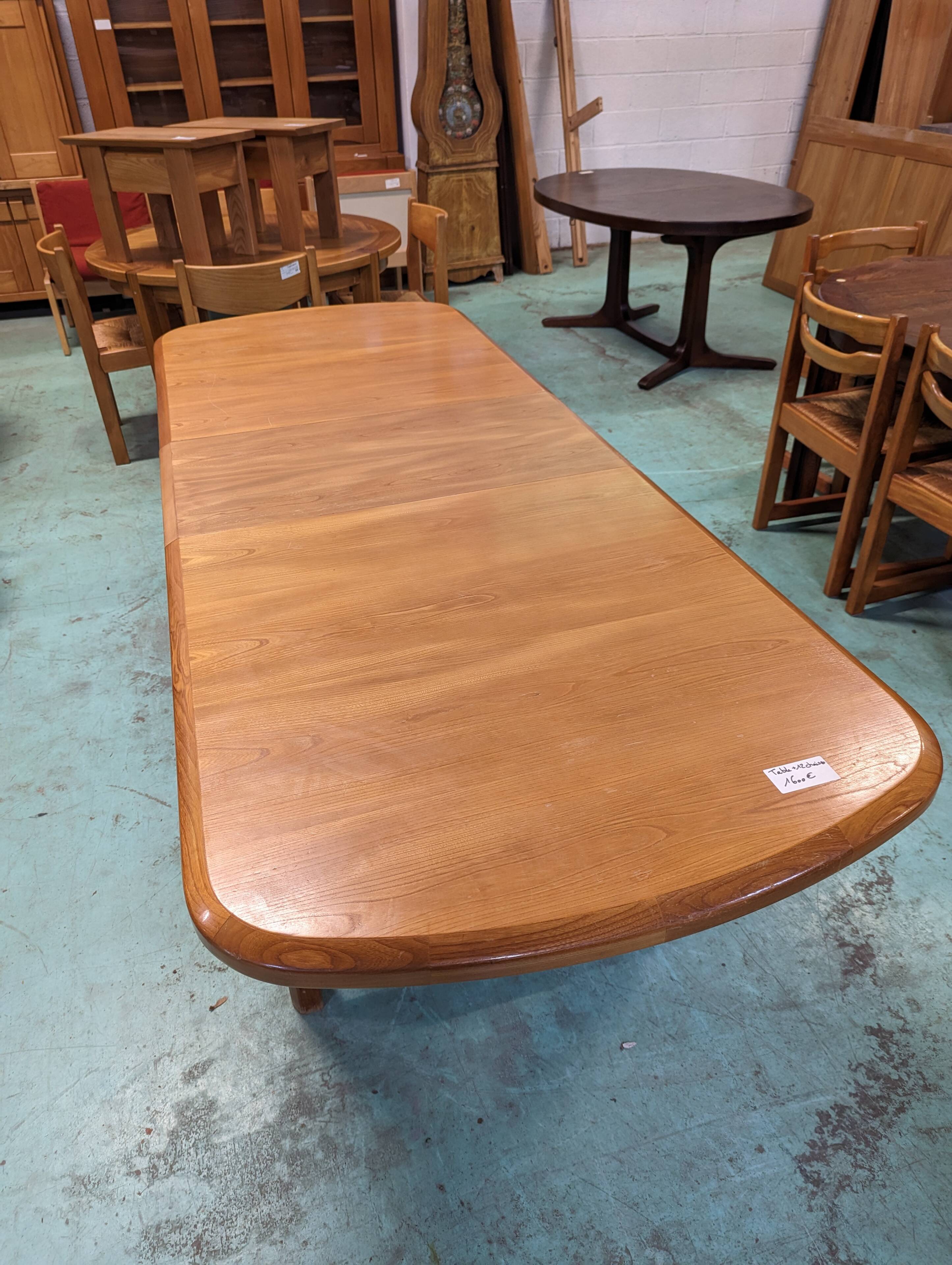 Regain house dining room in elm