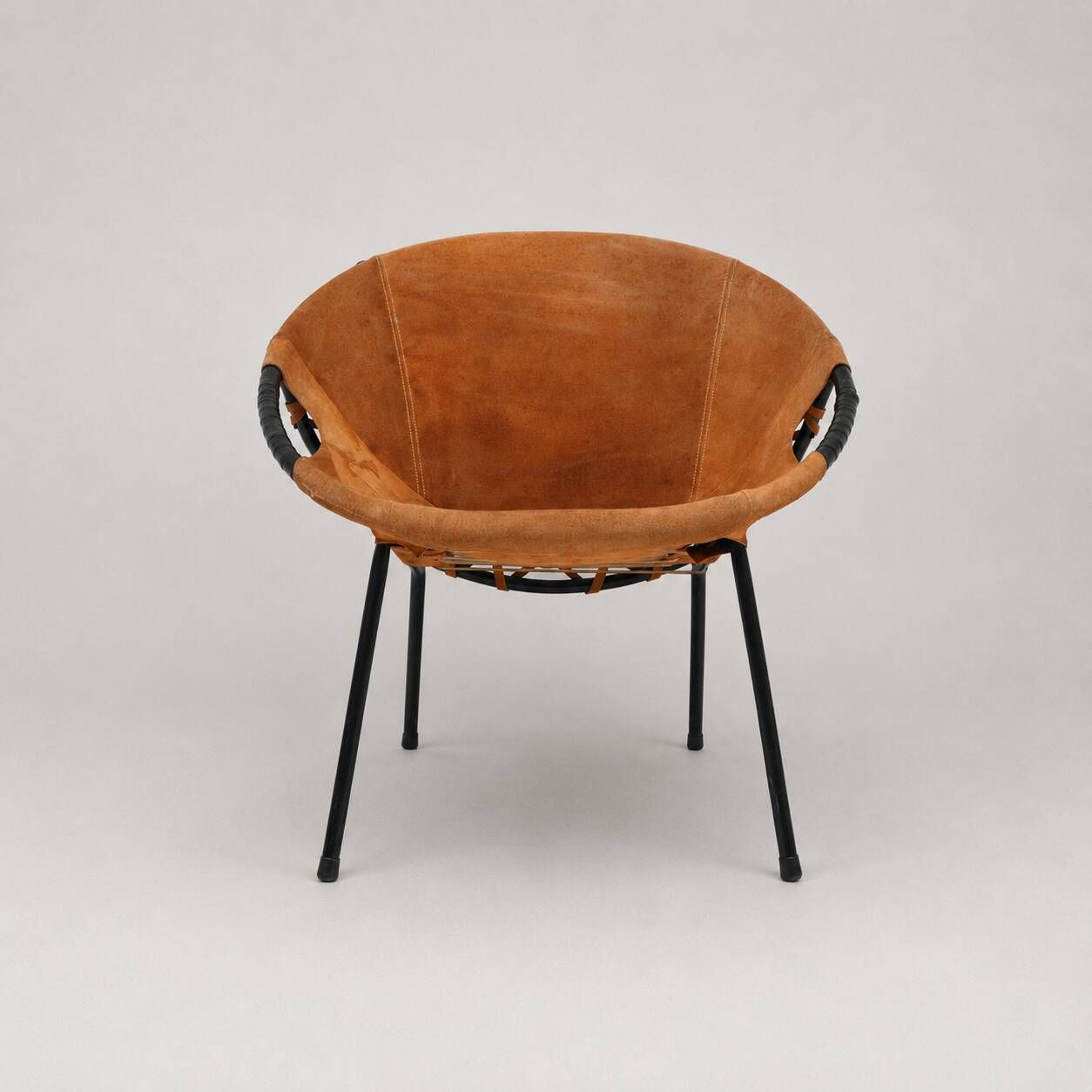 Balloon armchair by Lusch & Co: An iconic design with timeless appeal