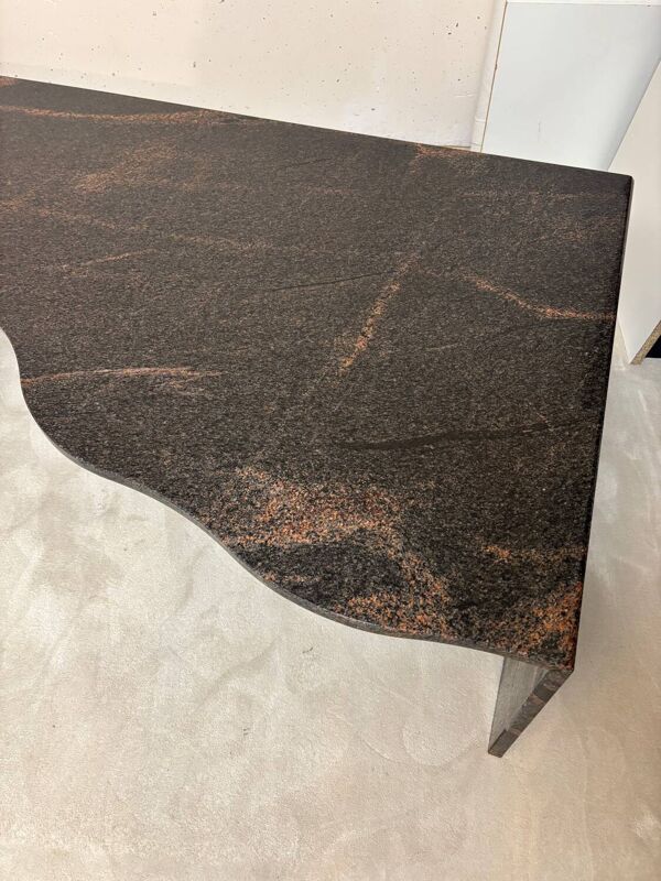 Table basse forme libre en granite 1970