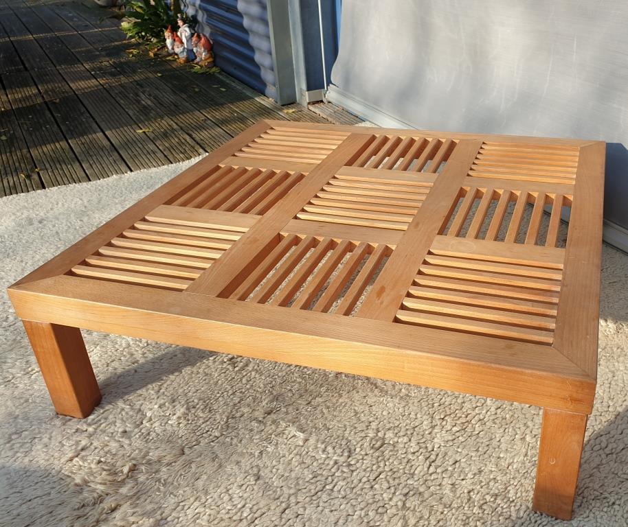 Coffee table 9 openwork checkerboards in solid beech