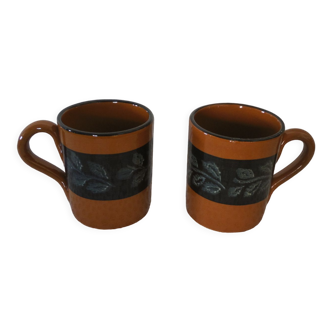 2 mugs en terre cuite vernissé