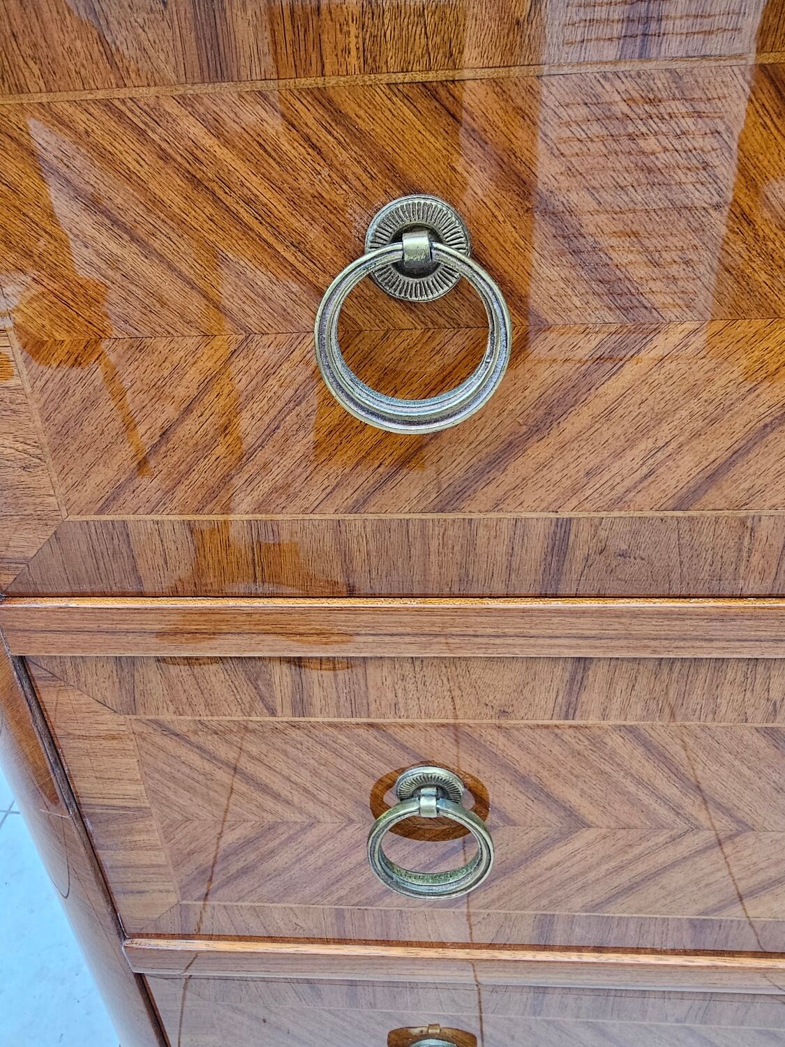 Chest of drawers with 3 drawers in solid wood with marquetry.