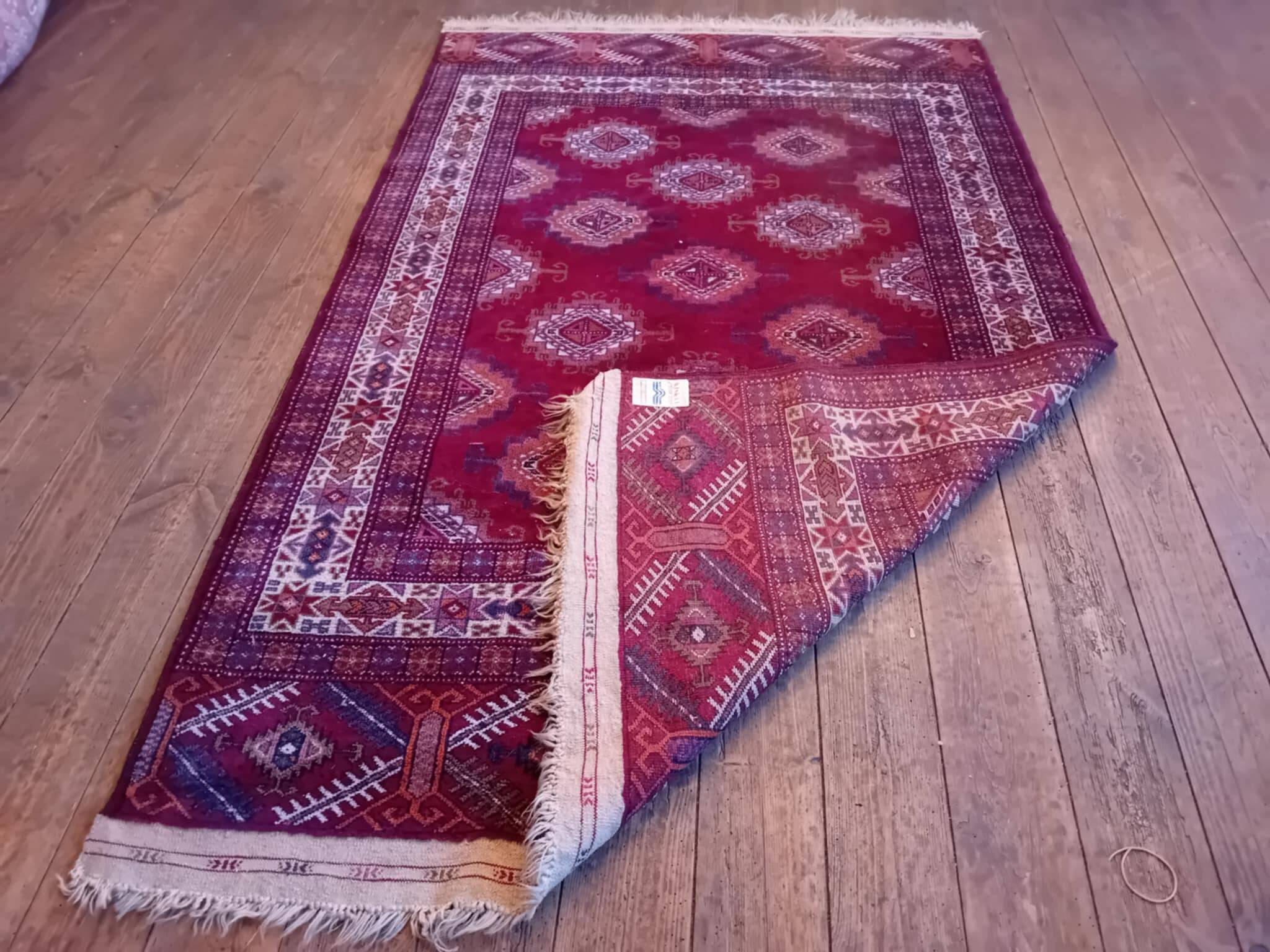Handmade Turkmen Bukhara rug 180x112cm