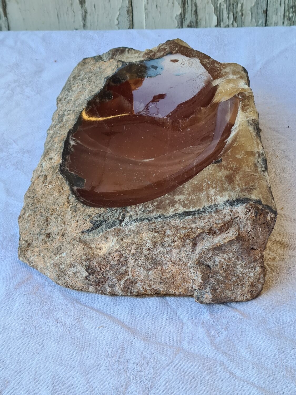 Empty pockets alabaster natural stone