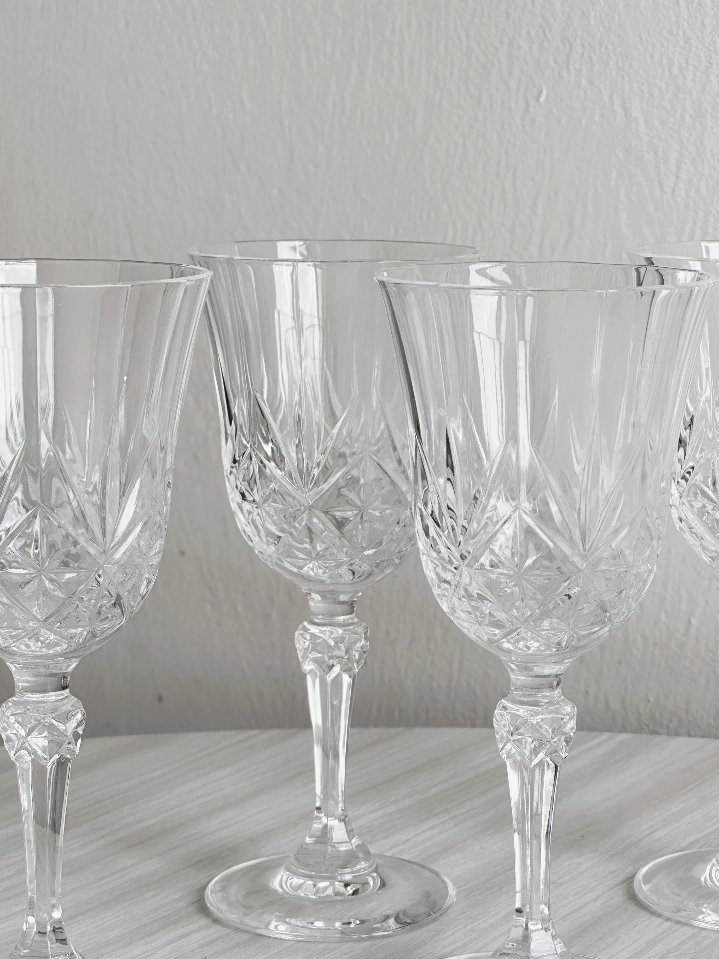 4 verres à vin en verre taillé vintage