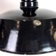 Lampe suspendue Bauhaus en émail noir industriel, années 1930