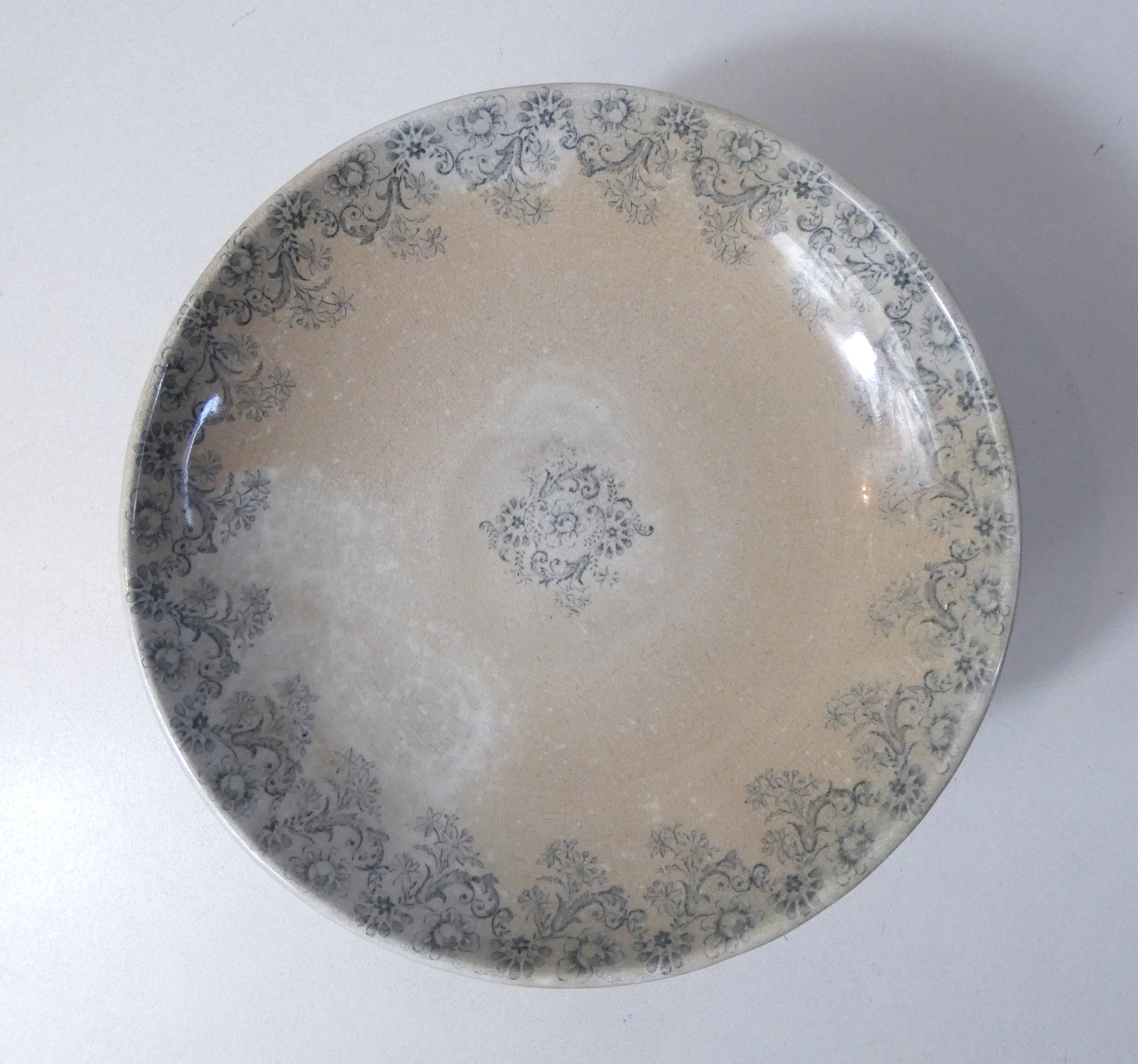 Iron earth plate on foot compote bowl Boulenger Choisy le Roi