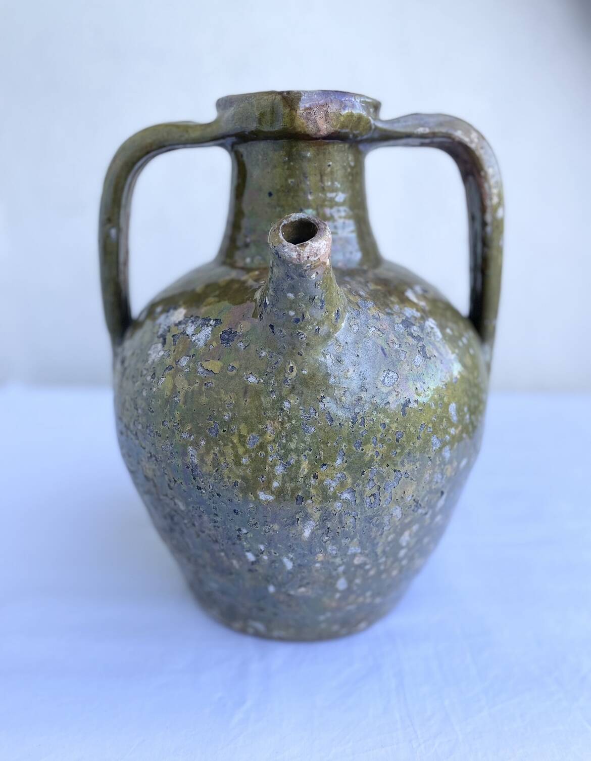 Ancient oil jar in glazed terracotta, khaki green — Auvergne, Lezou